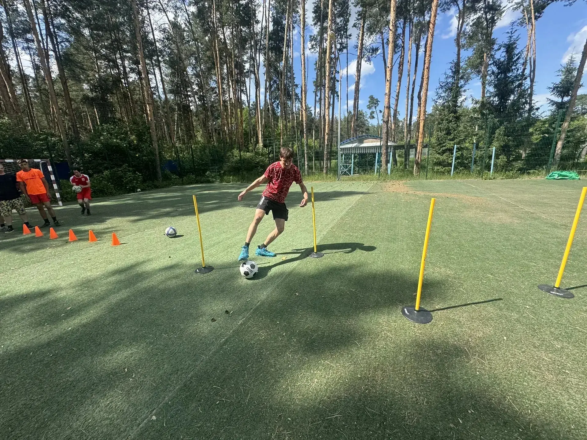 ⚽ "Футбольный интенсив" . 
  Еженедельные тренировки по мини-футболу, проводимые воспитателем Алмазо