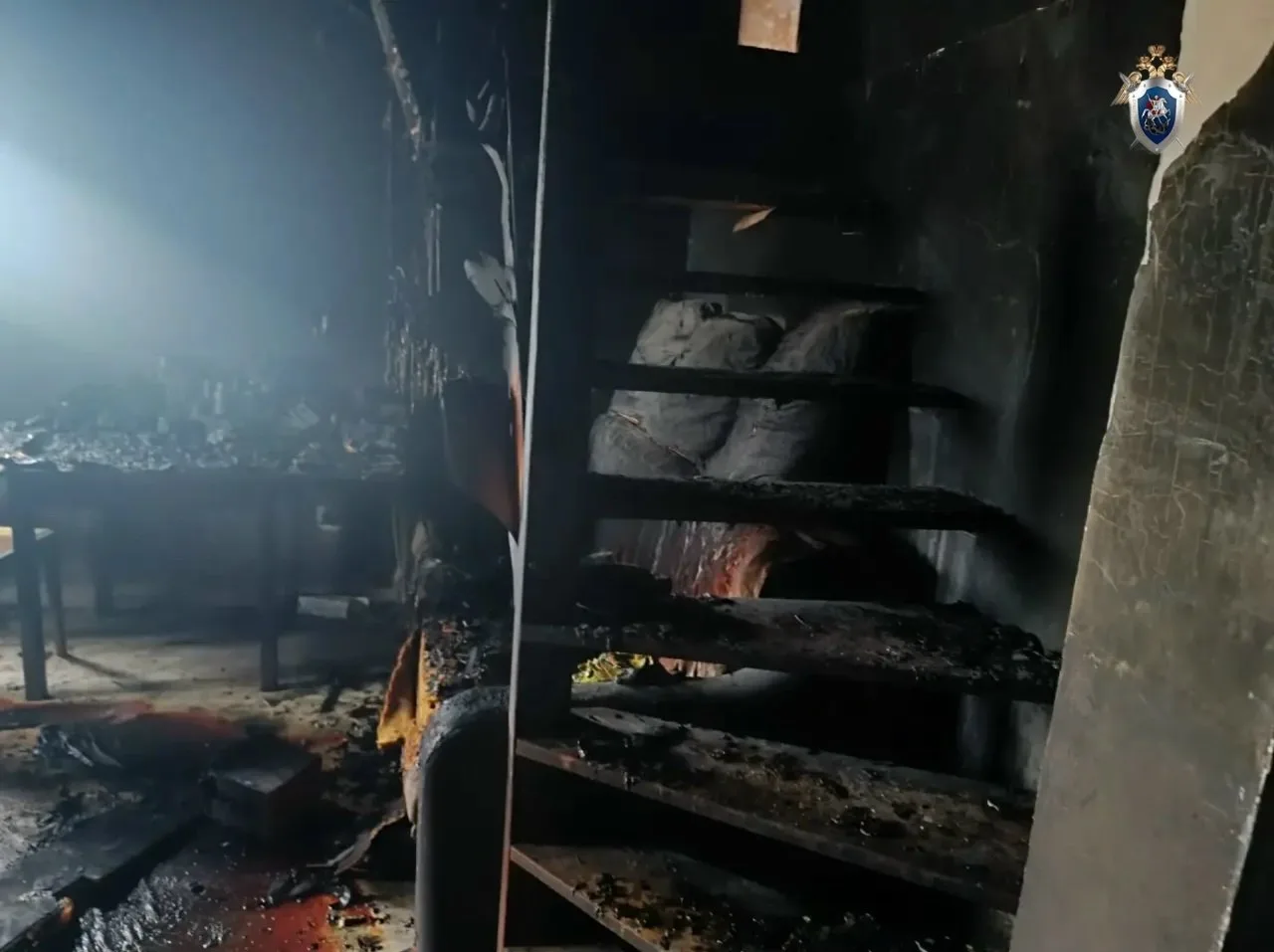 Три человека погибли в пожаре в СНТ «Часовщик».

Сегодня ночью на первом этаже дома загорелись вещи 