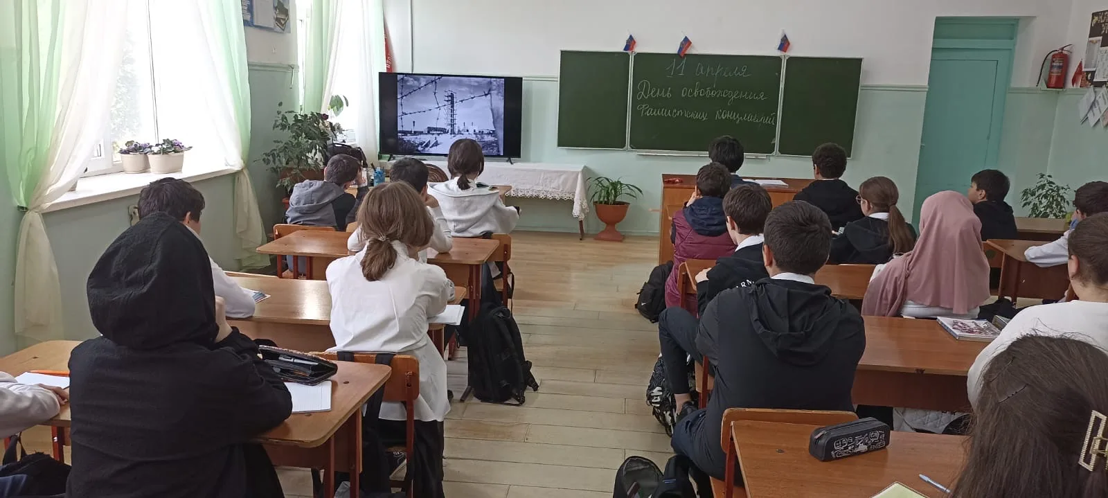 🕯 СТРАНИЦЫ СТРАШНЫЕ ЛИСТАЯ…, классный час ко Дню памяти жертв геноцида советского народа был проведе