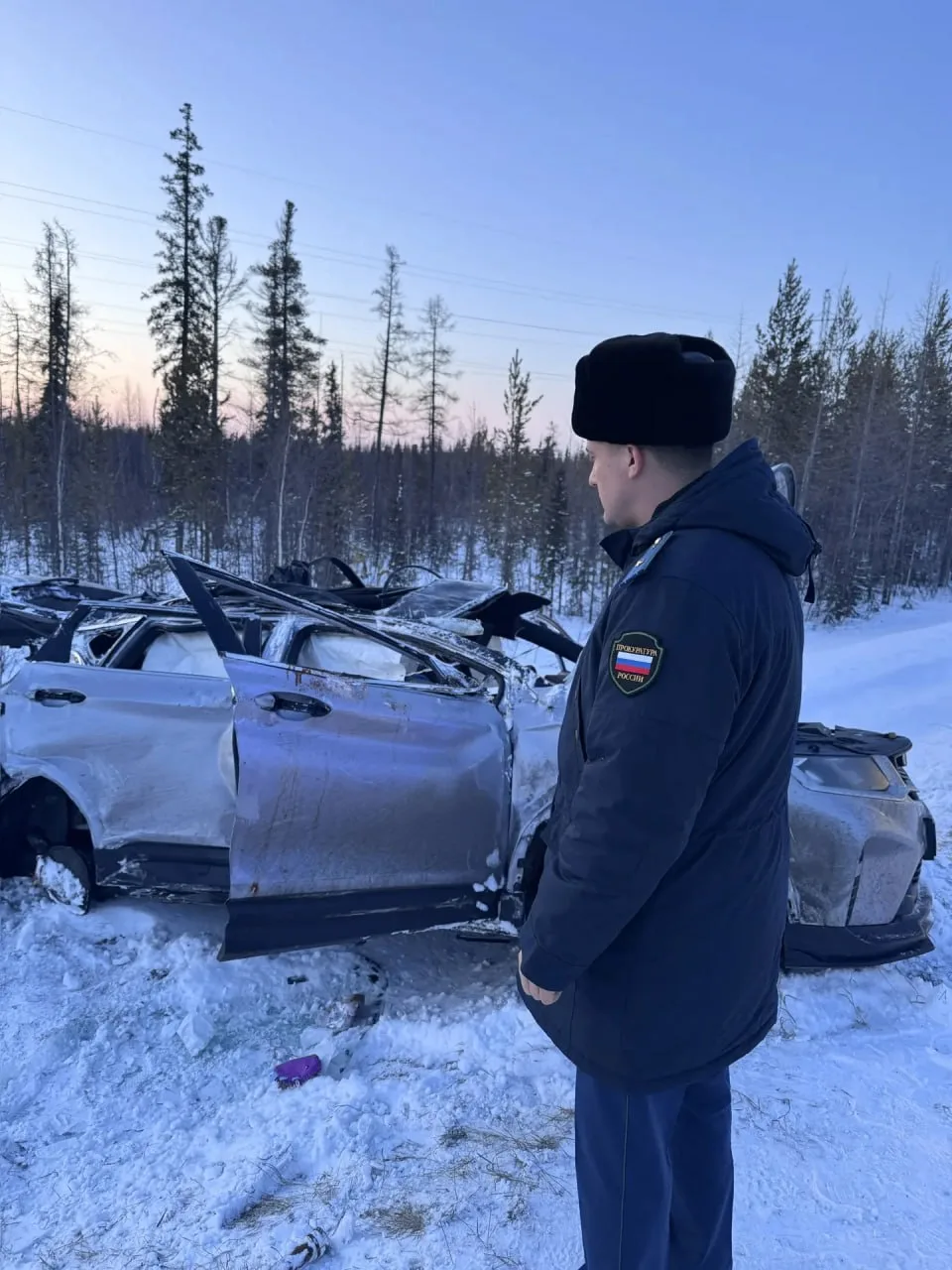 На трассе Сургут — Салехард перевернулось авто. Один пассажир погиб  Авария случилась 12 апреля на 4