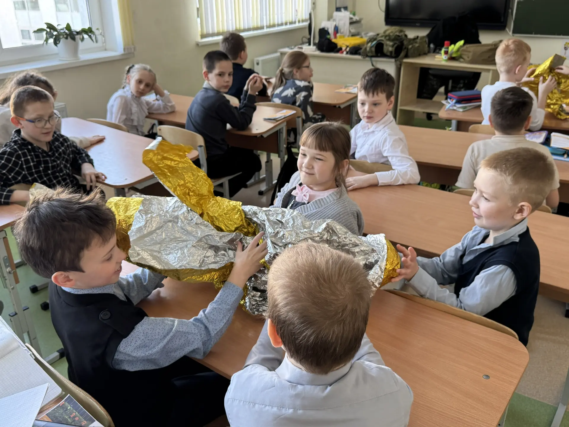 Спасатели пришли к малышам: важный урок перед праздником 🧡  В преддверии Дня защитника Отечества в н