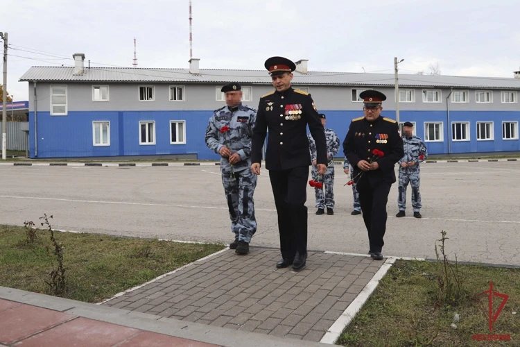 📸 В Туле наградили отличившихся сотрудников ОМОН «Молот»​