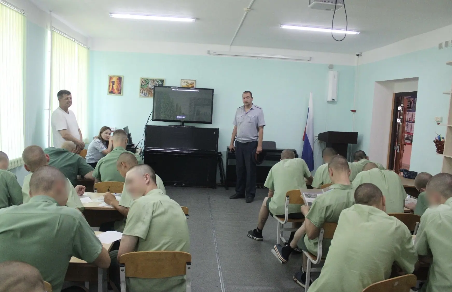 Знание ПДД — на вес золота: в Кировградской ВК прошла викторина для несовершеннолетних осуждённых

2