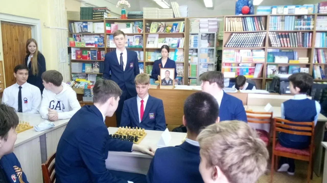 ♟️ Турнир памяти героя: в нашей школе прошел шахматный турнир, посвященный выпускнику Хамидуллину Ти