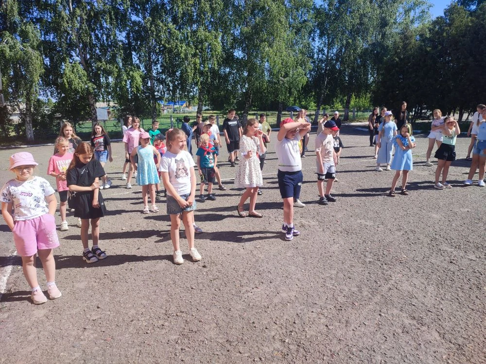 ✨6 день пришкольного лагеря начался с зарядки.
