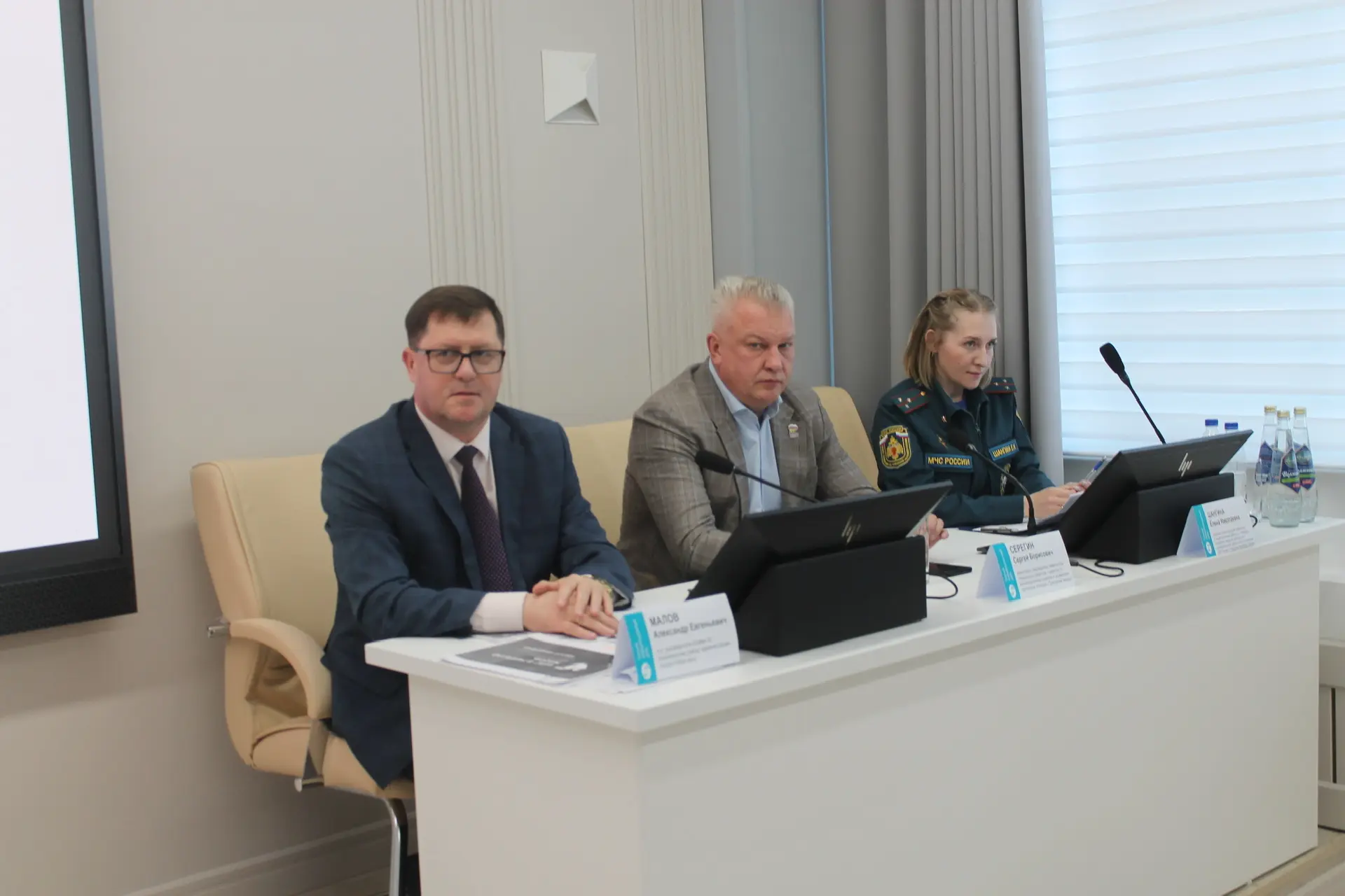 Принял участие в едином информационном дне. Встретился с коллективом МНТК «Микрохирурги...