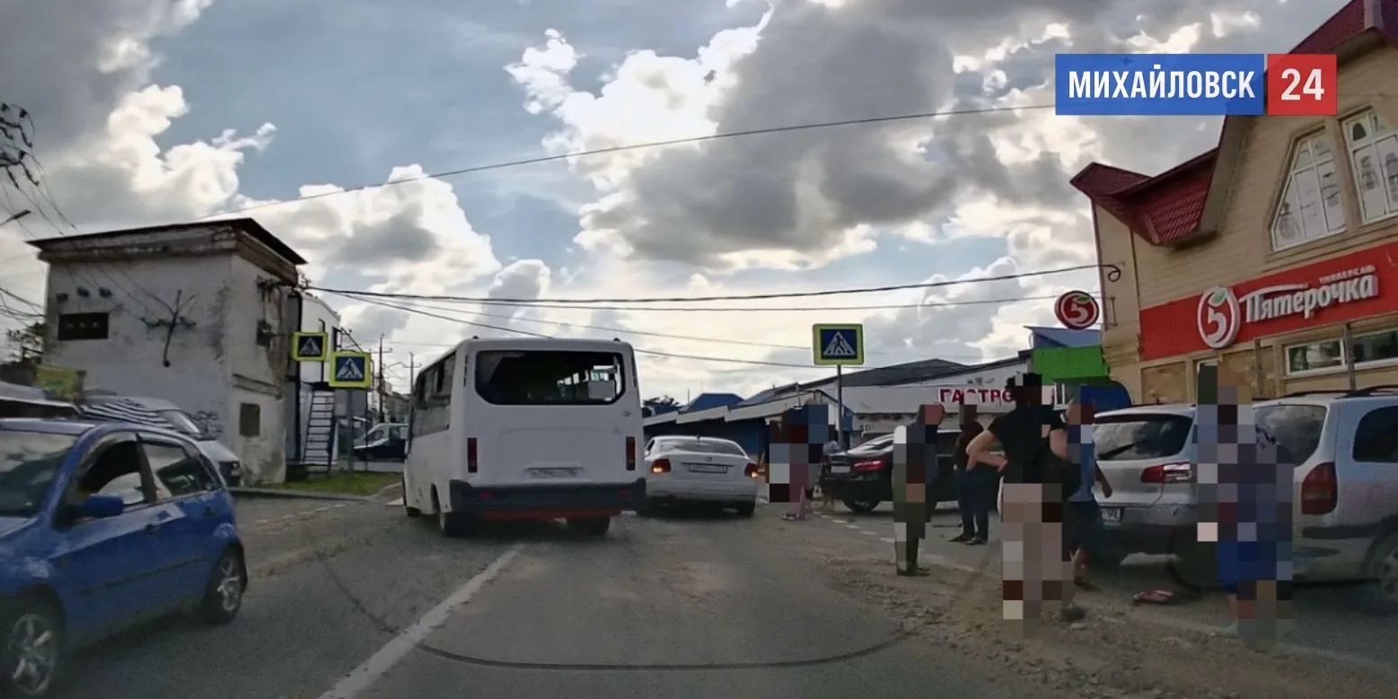 🚗⚠️ ДТП на ул. Войкова в Михайловске

ℹ️ По информации очевидцев, автомобиль, двигаясь по улице Вой