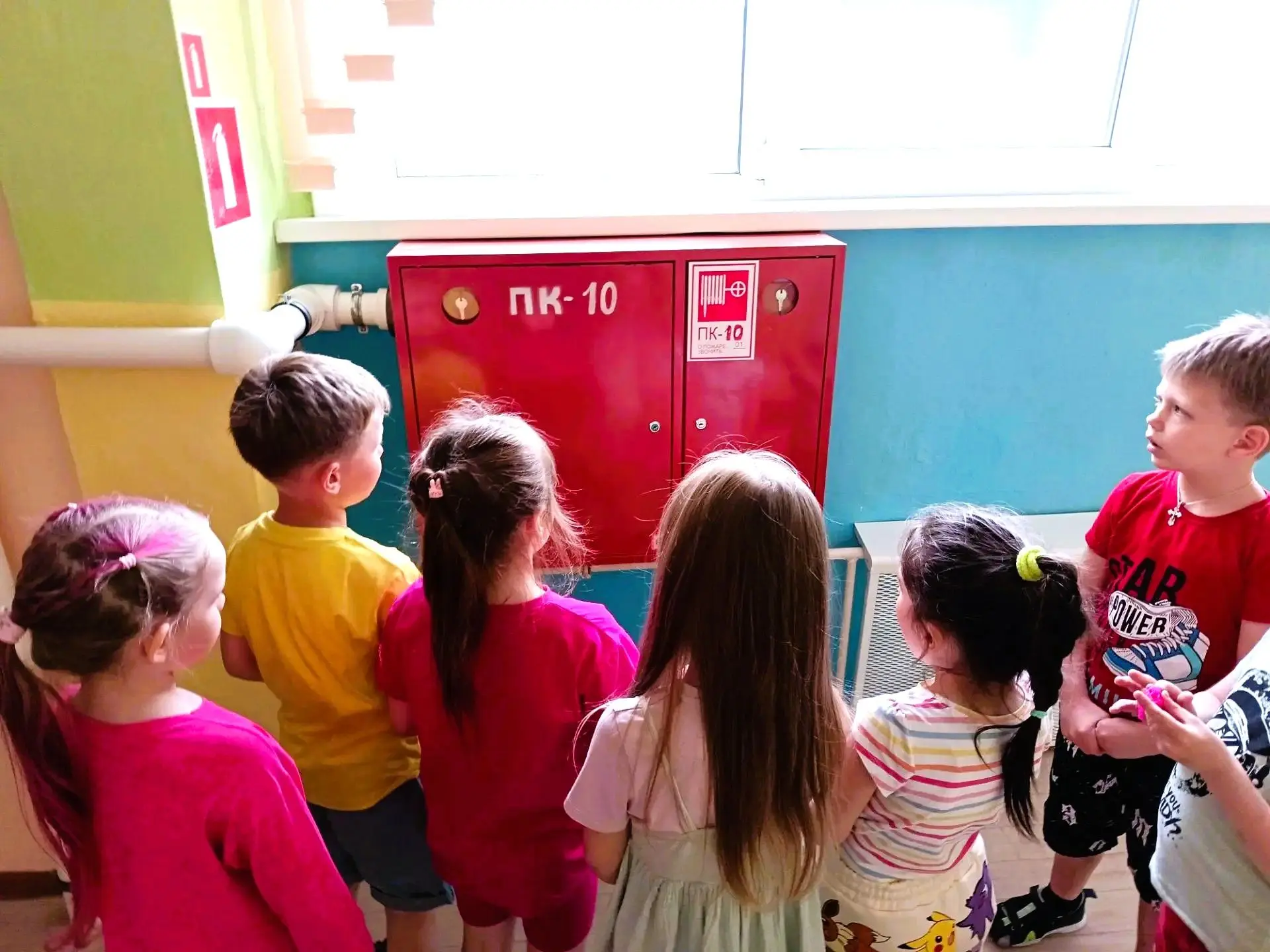 🚒Экскурсия по детскому саду: учимся пожарной безопасности!
⁣
Сегодня наши подготовишки отправились 