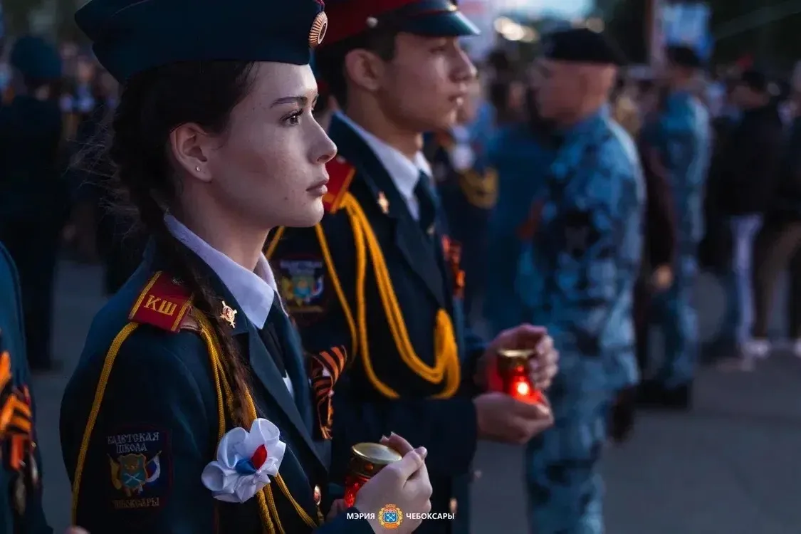 Свеча Победы: огонь, горящий сквозь годы 🕯️  Сегодняшняя акция «Свеча Победы» слила тысячи огоньков 