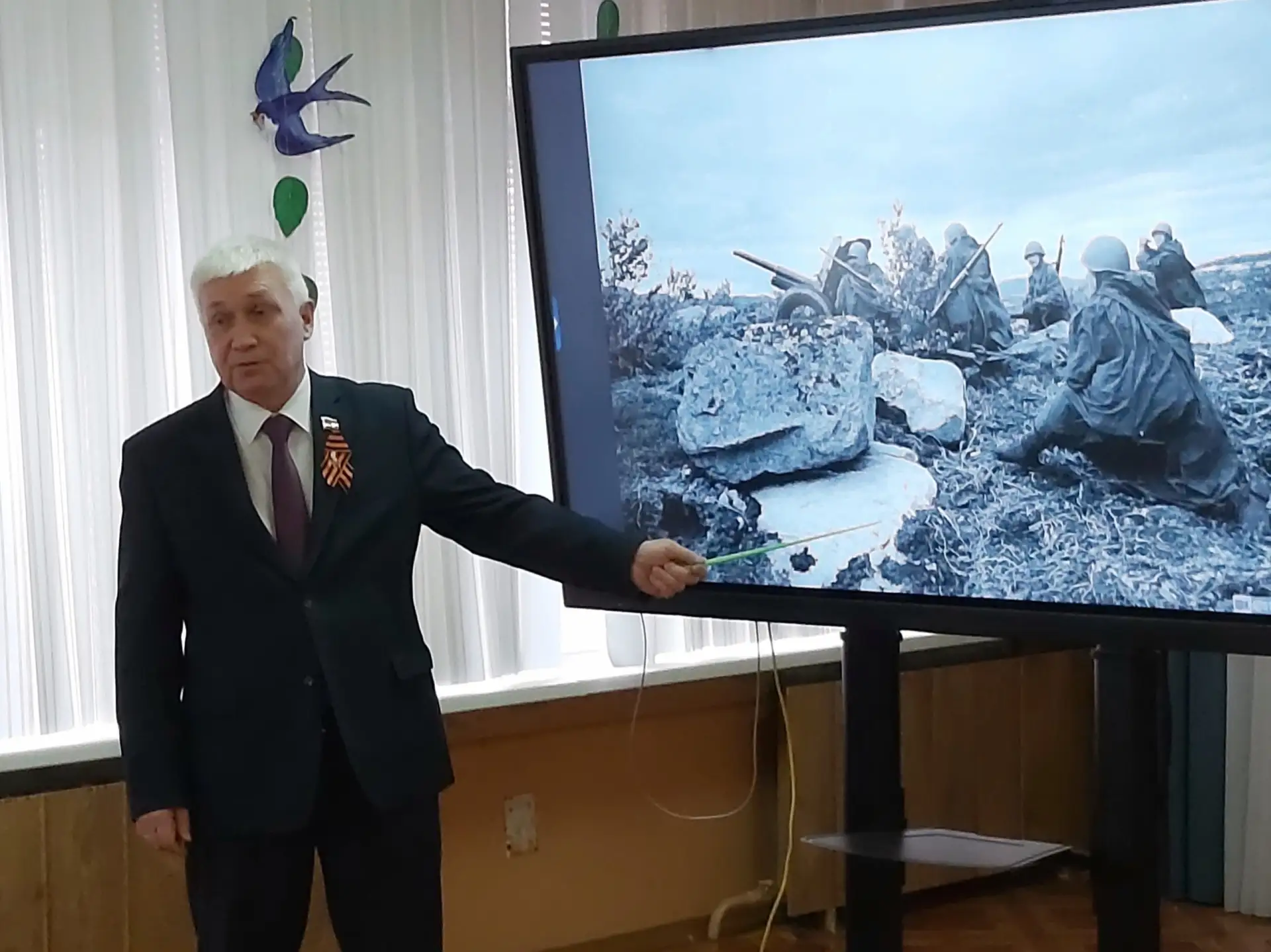 Депутат Михаил Белошеев откликнулся на просьбу в соцсетях и провёл «Историческую гостиную» для мурма