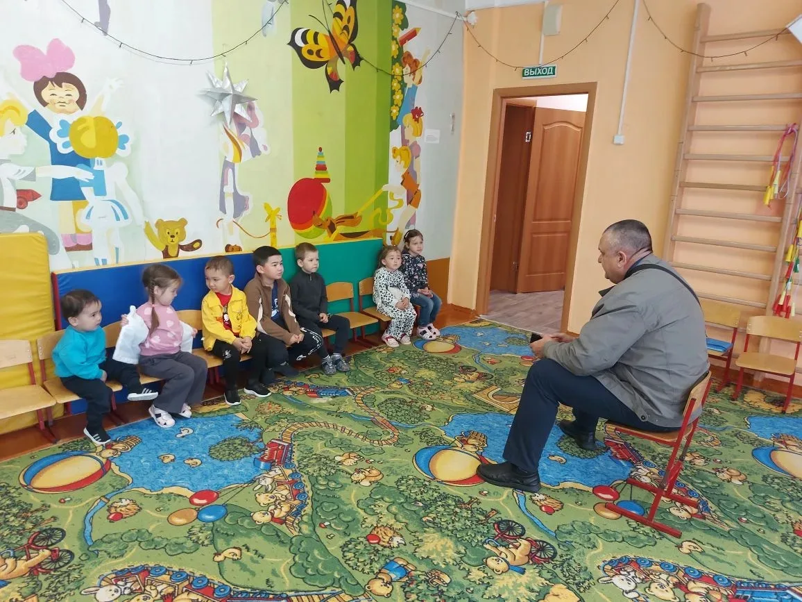 Представитель Дергачевского РЭС, специалист по ОТ  Гришанов М.М. провел занятие-инструк...
