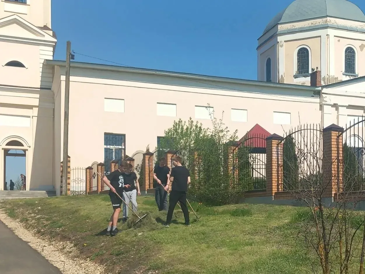 🌟Учащиеся МБОУ СШ с. Казаки приняли участие в областной добровольческой акции «Дорога ...