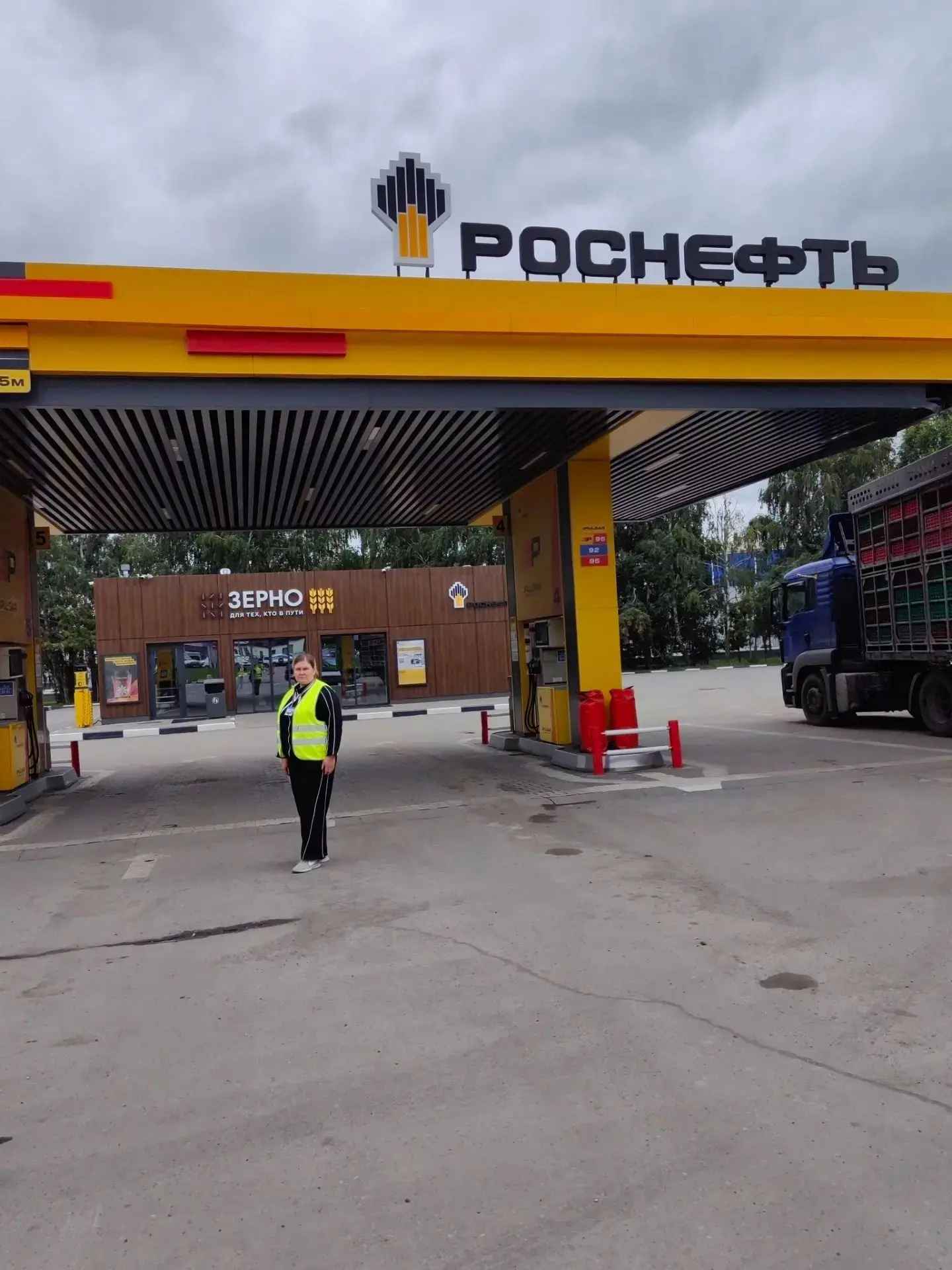 ⛽️🚗Сотрудники «Ромашки» продолжают оказывать помощь на АЗС «Роснефть» с. Косыревка

Наши волонтеры 