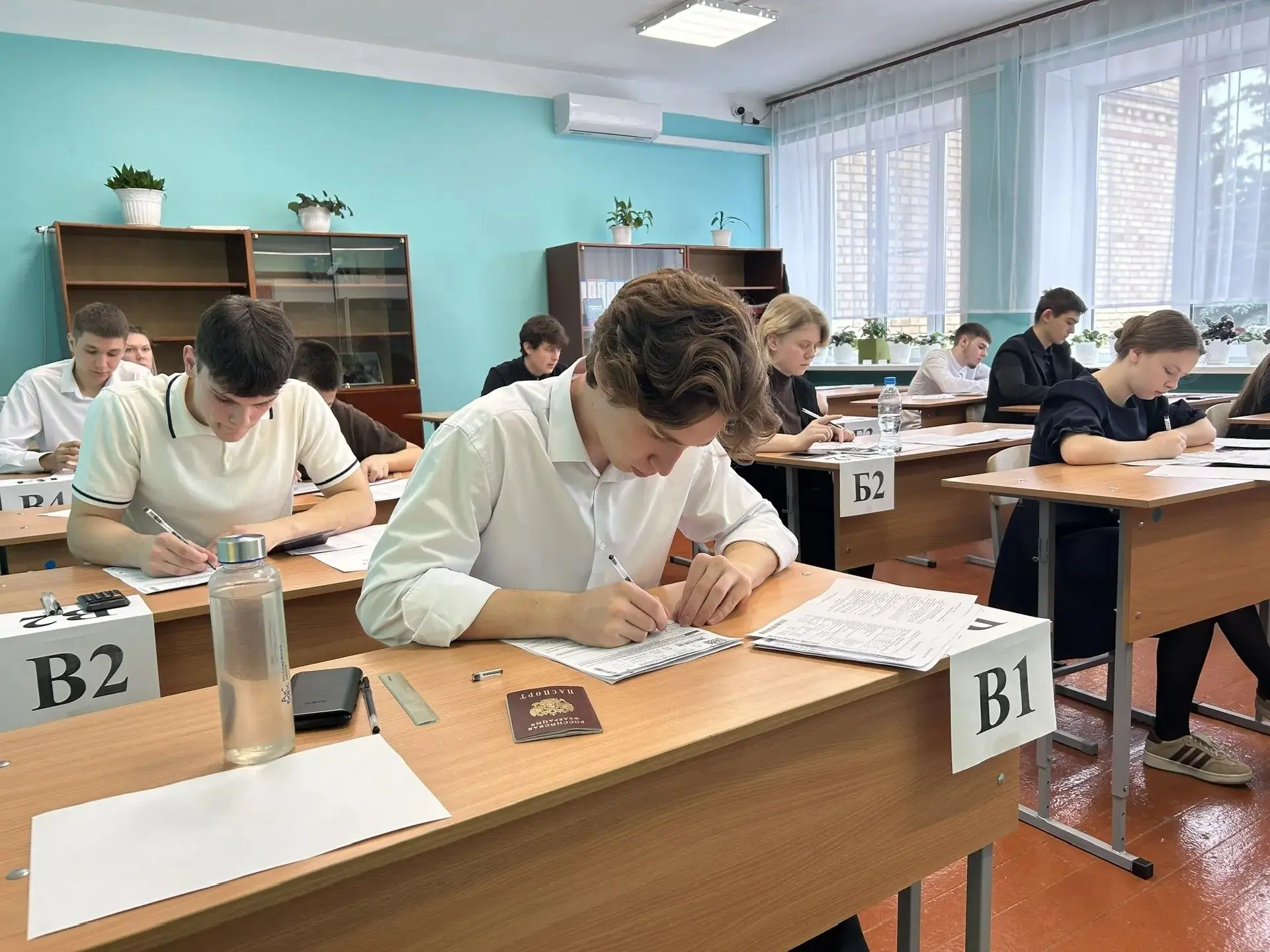 💯ЕГЭ продолжается: завтра выпускники напишут ЕГЭ по физике и обществознанию💯
🎓Перед ними стоят дв