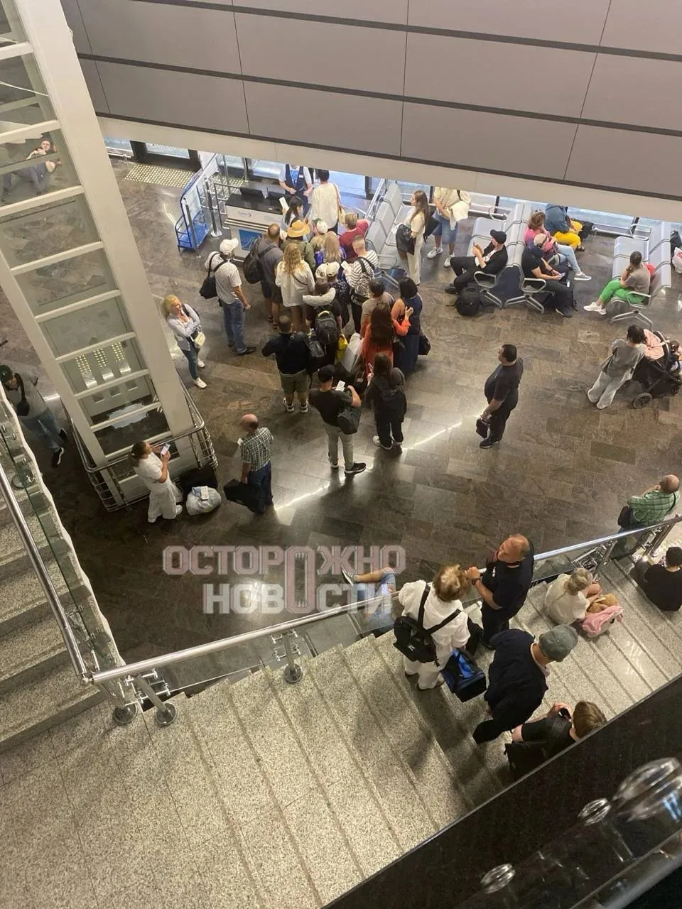 Пассажиры рейса Сочи — Новосибирск ждут вылета уже вторые сутки

На фоне массовых задержек в аэропор