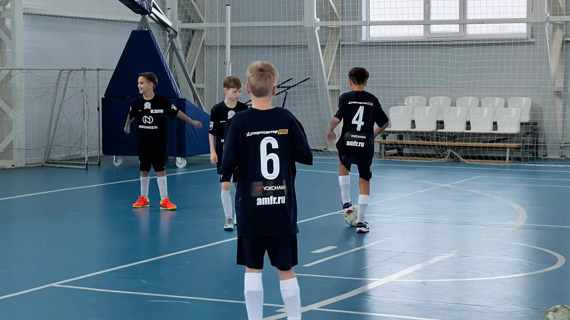 Наши юные футболисты снова показали класс! ⚽️  Принимаем поздравления всей школой! Наша школьная фут