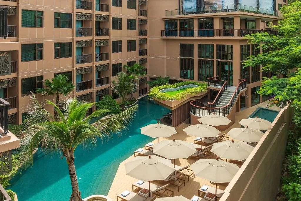 🏠 **The proud karon beach phuket trademark collection by wyndham 5⭐️**