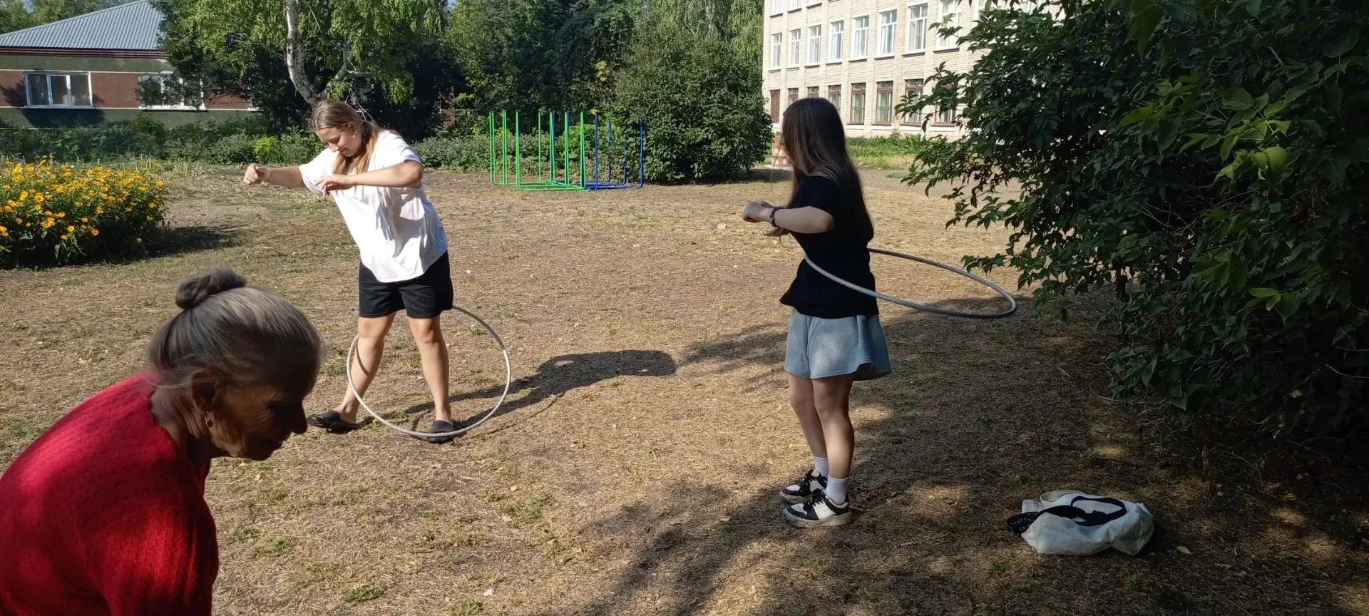 14 июля в нашей школе прошли весёлые игры на свежем воздухе, "Лето, ах лето!"
Ребята , под руководст