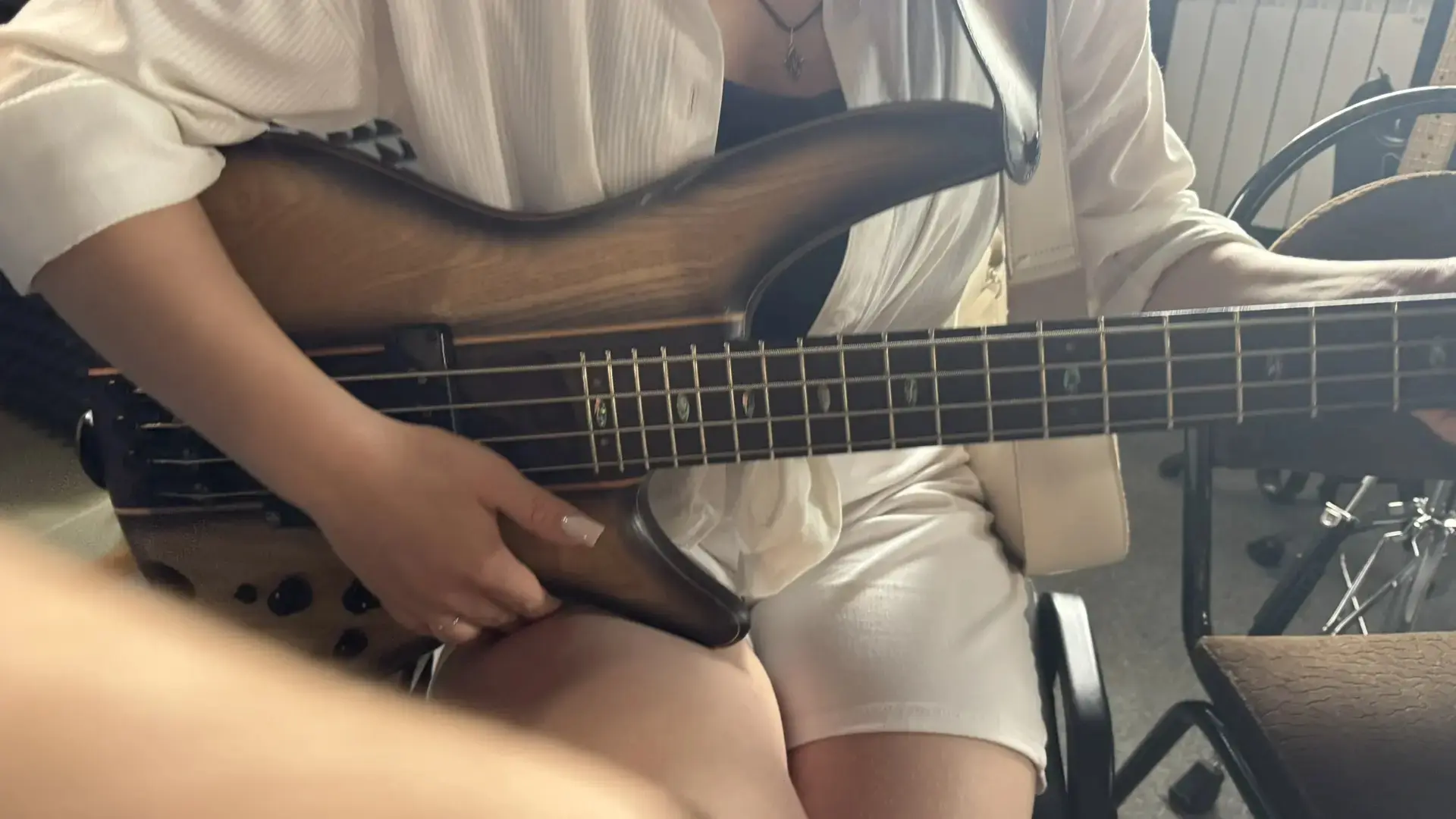 🎸 Что общего у рока, джаза, фанка и практически любой современной музыки? 🤔
 Правильно — бас-гитар