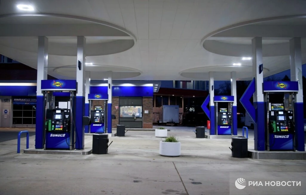 Американцы переплатили за топливо уже $100 млрд из-за конфликта с Ираном, следует из оц...