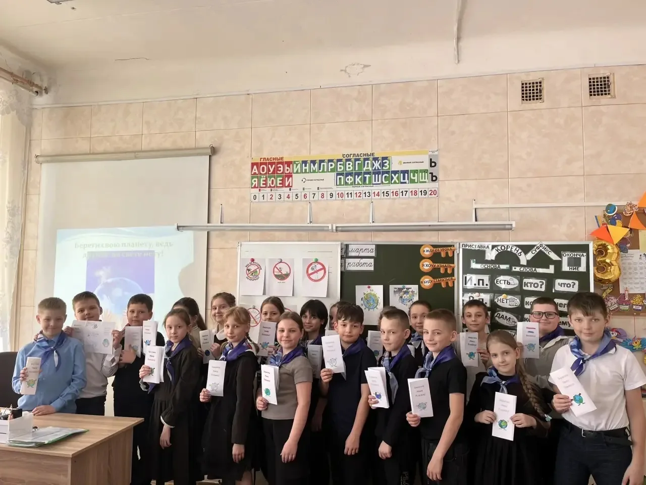 📚🌍 Орлята - экологи 3 «Б» класса снова в деле! На этой недели у них прошло занятие на тему «Берегите