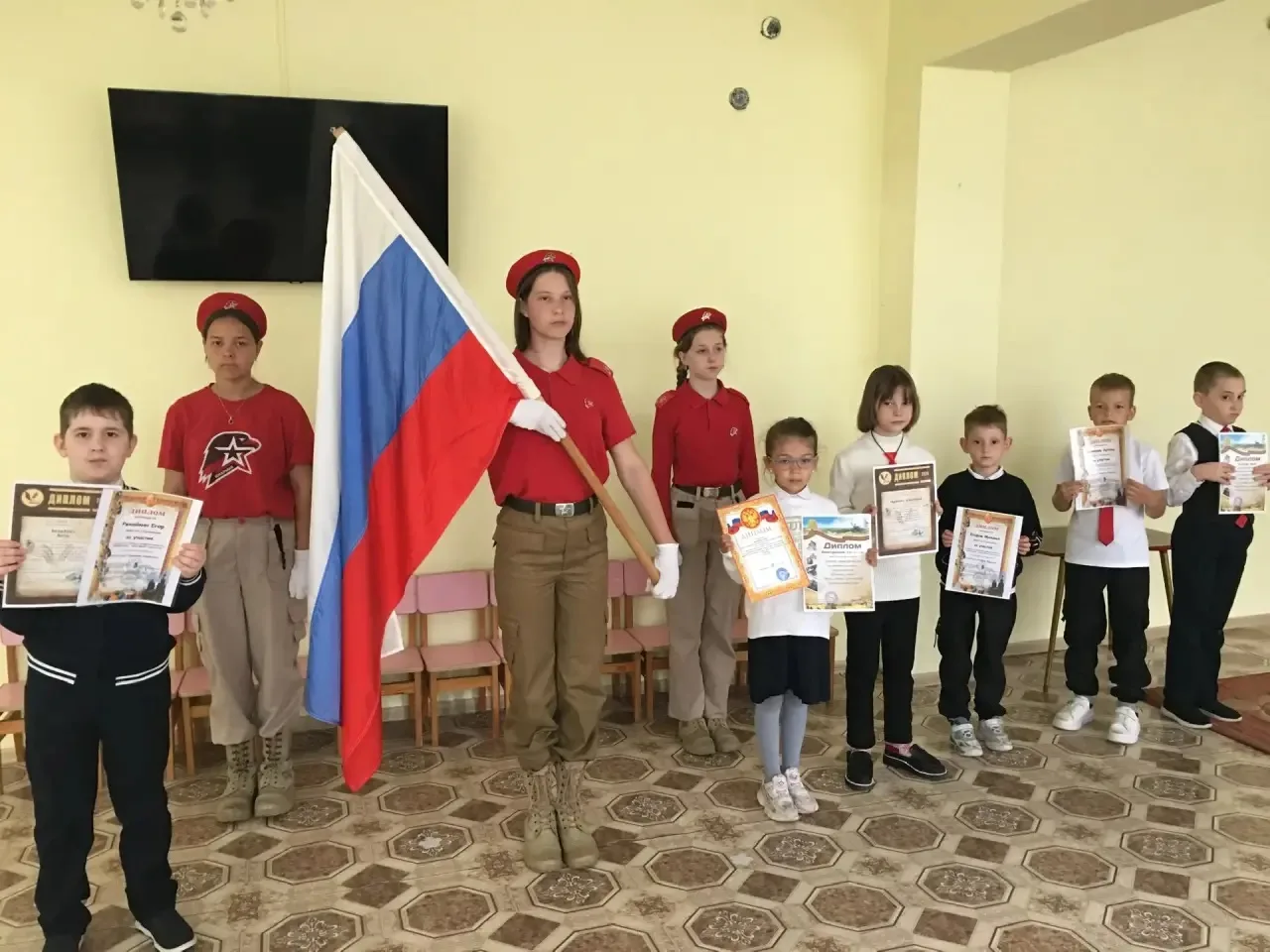 📖📚Стартовала последняя учебная неделя в этом году.   🇷🇺В понедельник, 18 мая, в 4 корпусе прошла пос