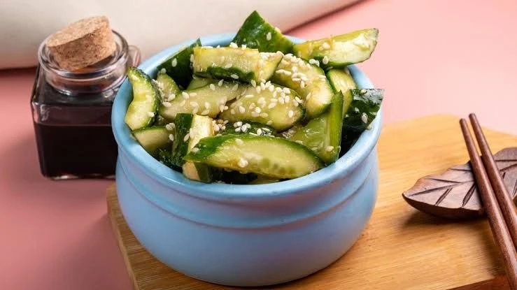 Огурцы в соевом соусе по-корейски 🥒

Ингредиенты:

▫️Огурцы свежие - 300 г.
▫️Перец сладкий - 80 г.