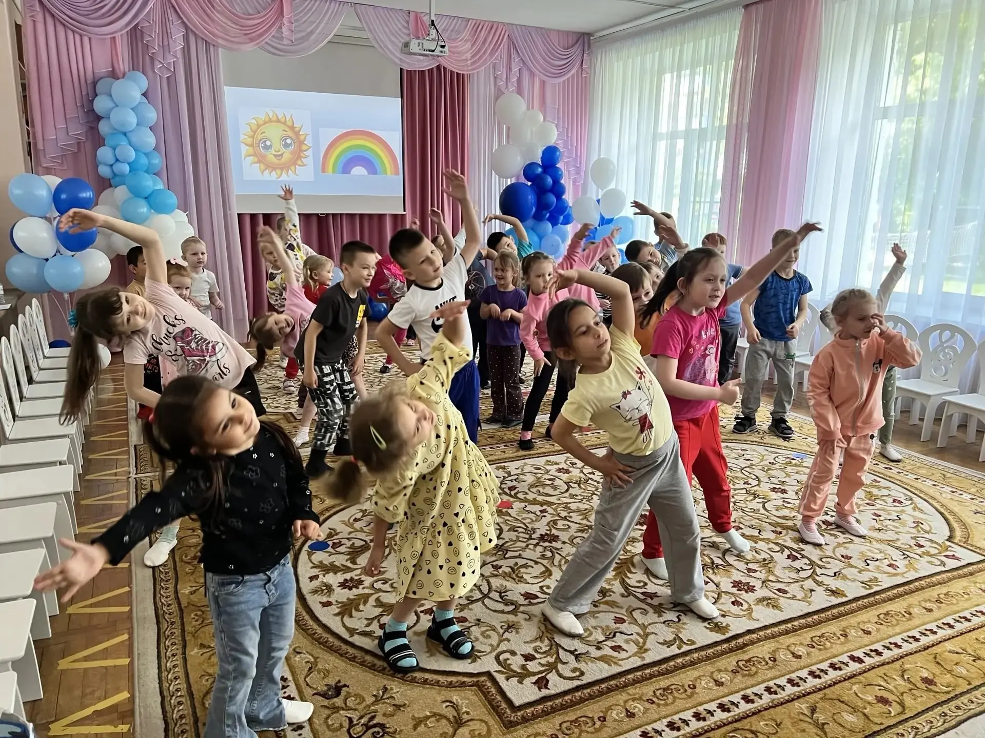 1 июня мы превратили музыкальный зал в настоящую планету активных, весёлых и быстрых детей! 💥
Ветер