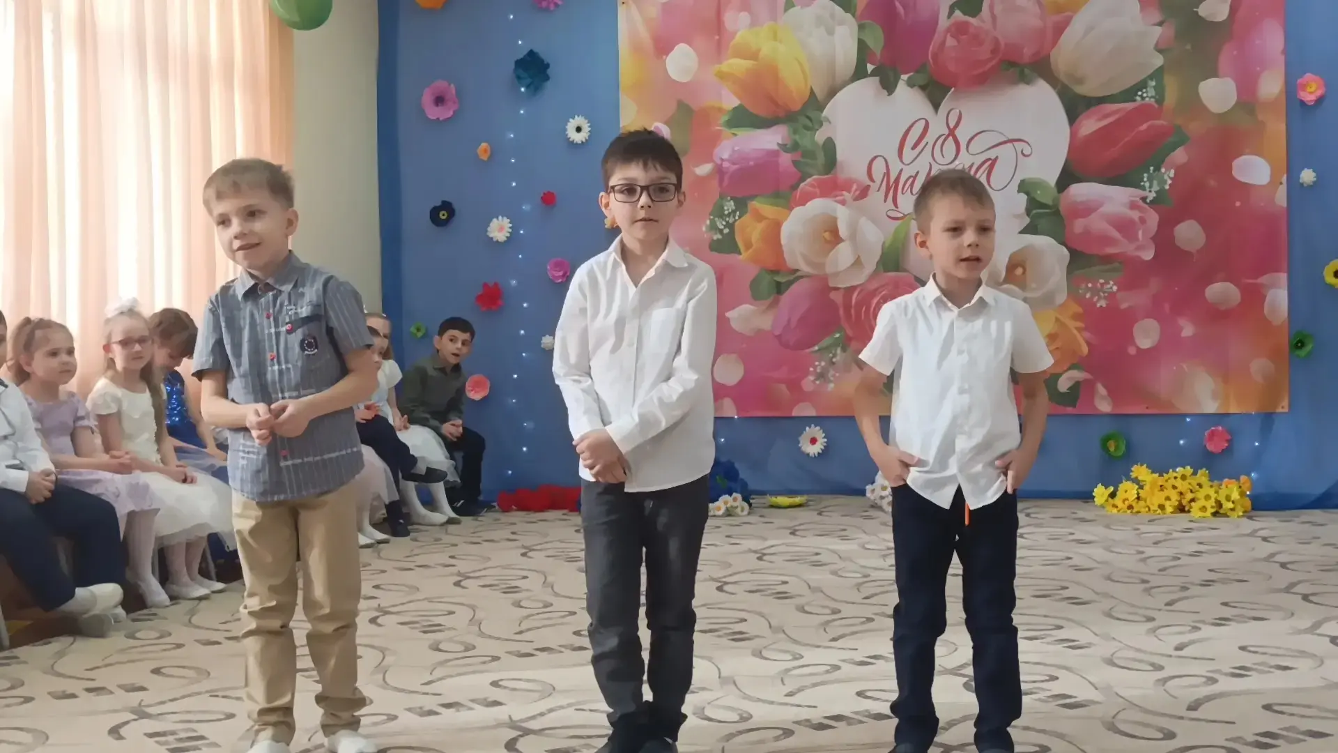 8 Марта в детском саду – самый трогательный, нежный и удивительный праздник.