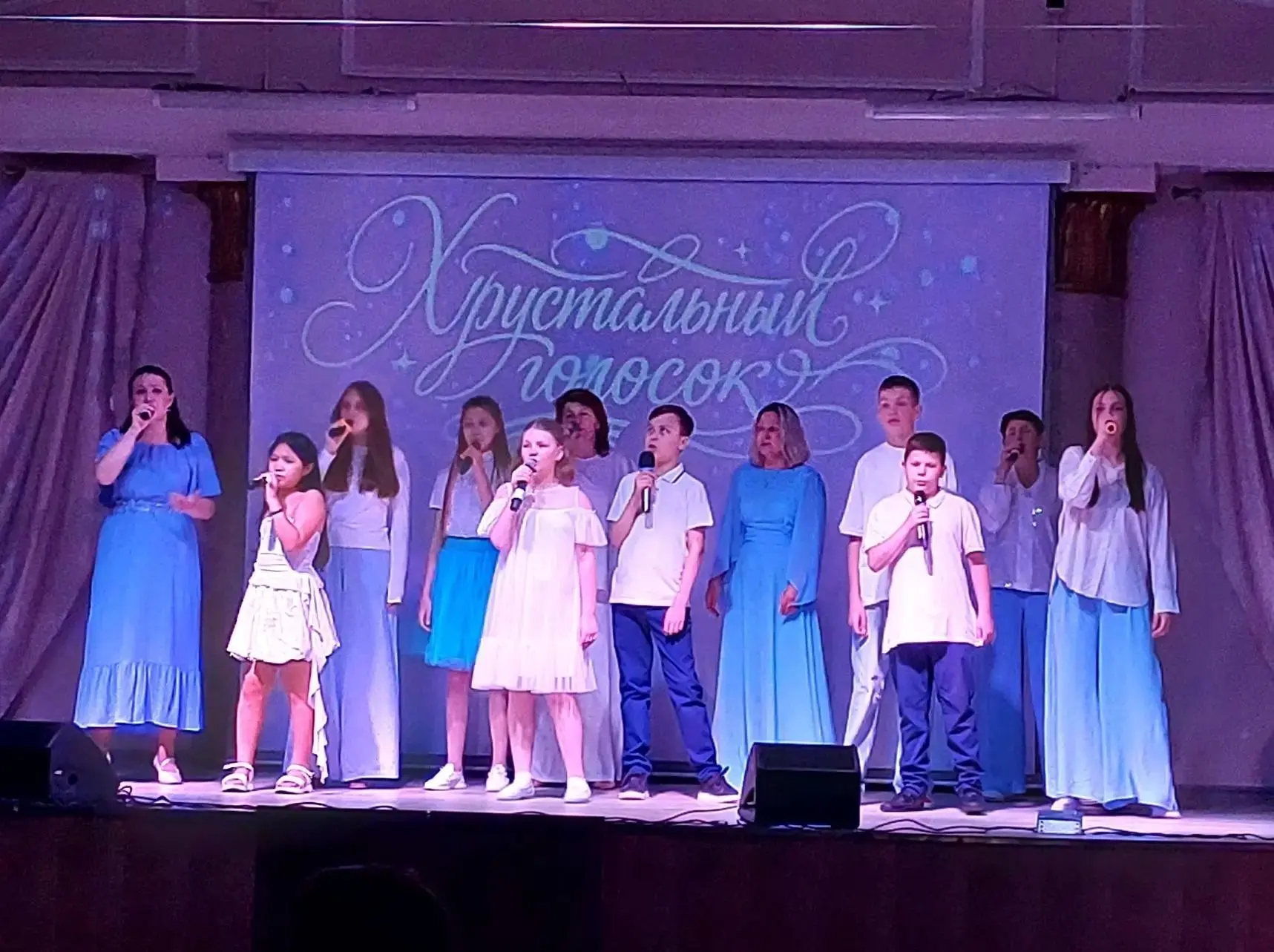 🎤 Вокальный коллектив «Хрустальный голосок» выступил с отчётным концертом в ДК «Металлург»  21 мая в