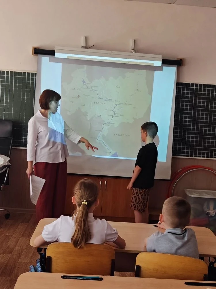 В честь Дня Волги ученики  2 а класса приняли участие в литературно-поэтическом марафон...