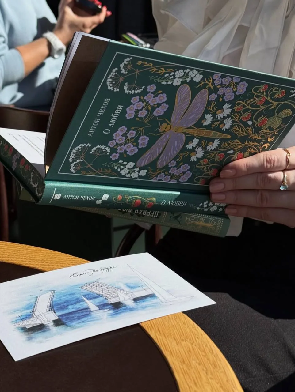 Частичка Библионочи, ради которой стоит выйти из дома  Дом книги на один вечер станет местом встречи