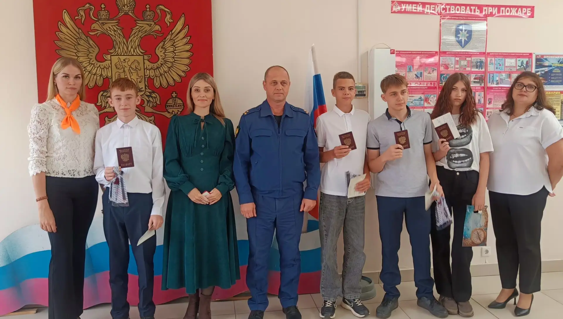 Вручение первых паспортов в МФЦ Барабинского района ко Дню знаний!