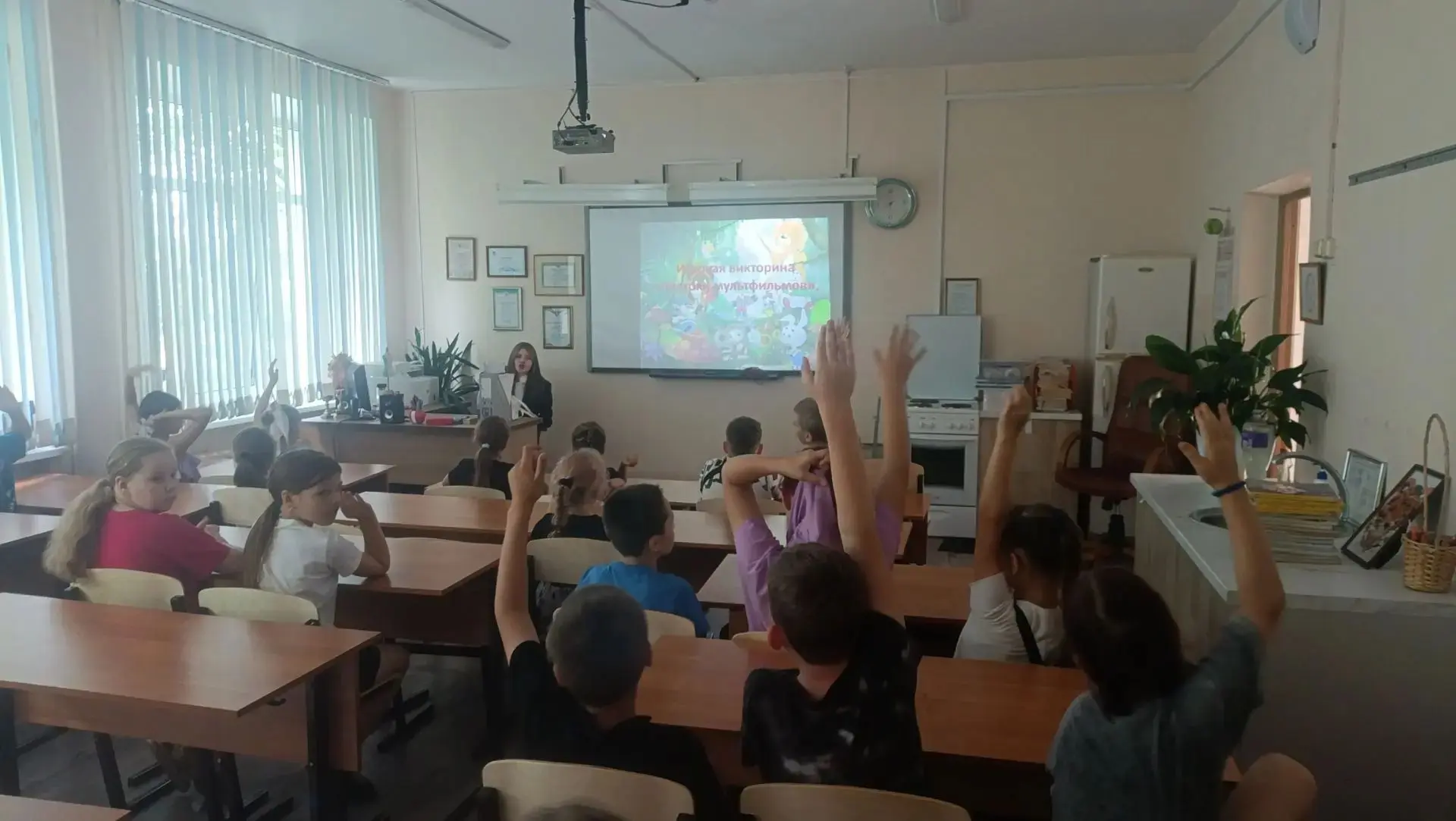 Ребята из пришкольного лагеря «Юнга» 🏕️ приняли участие в игровой викторине "Знатоки м...