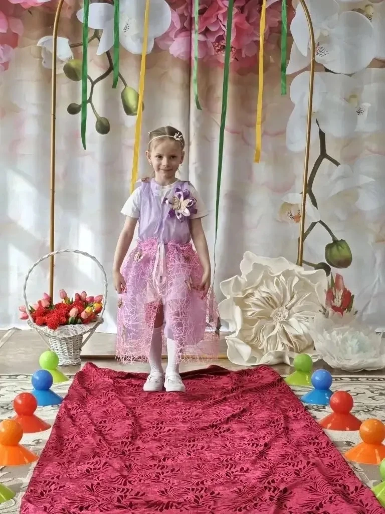 В МОУ «СОШ имени А.П. Чехова» корпус 3-10 прошел яркий и необычный праздник — показ моды на тему: «В