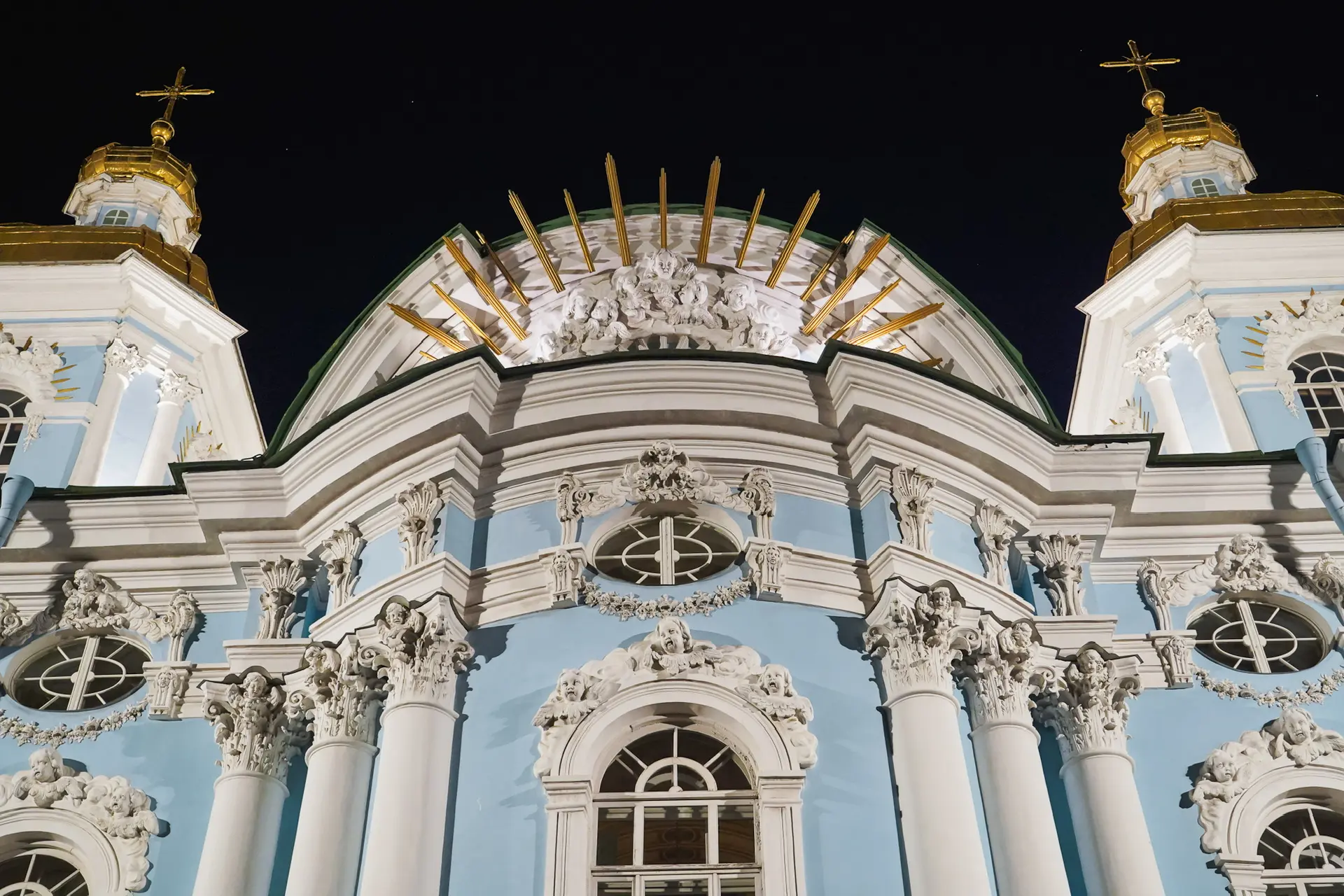 Продолжаем системно развивать наружное освещение в Санкт-Петербурге.  За первые три месяца года введ