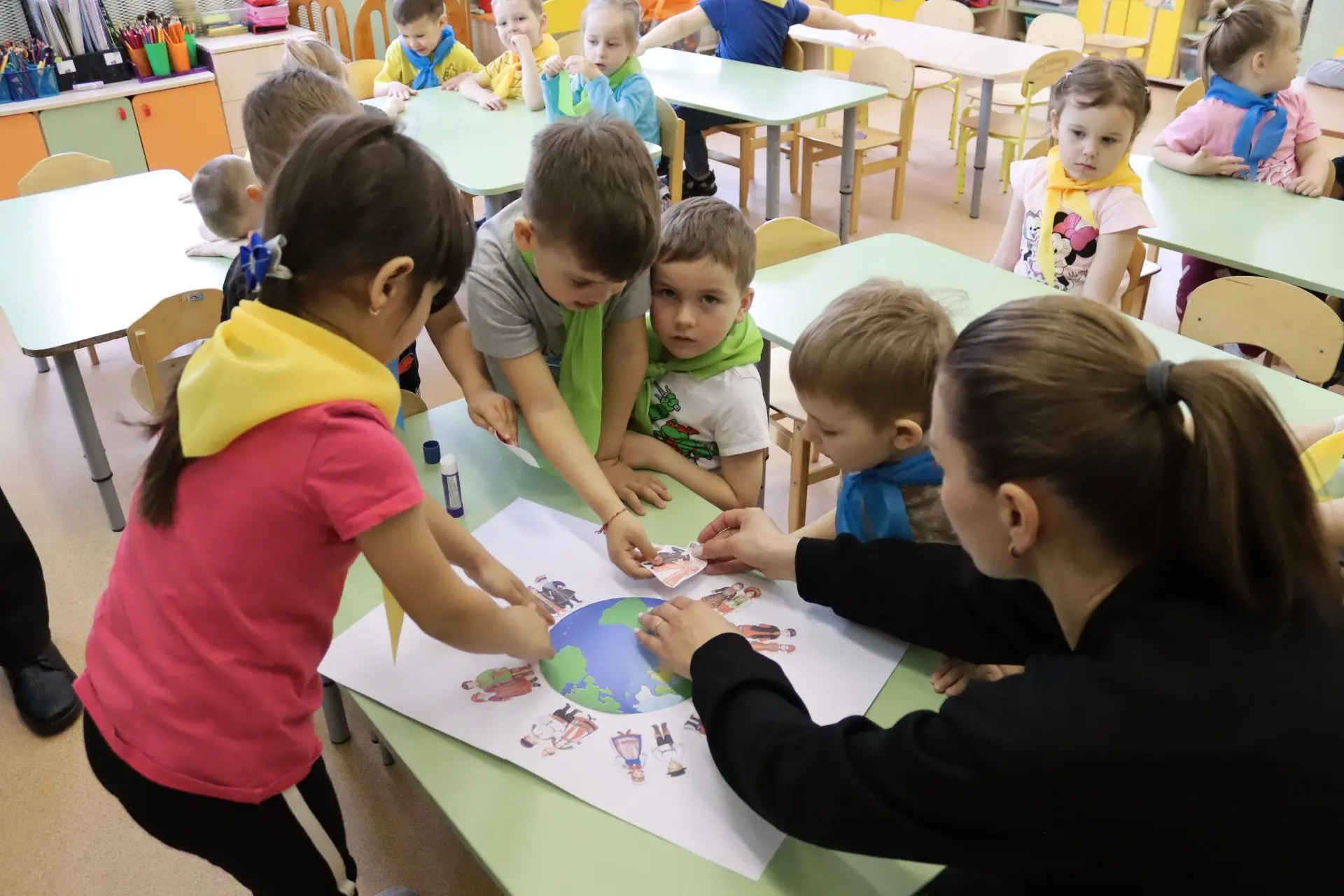 🌍 День открытых дверей «Земля. Страна. Единство» Сегодня в детском саду "Ивушка" МОУ ОК "Академия" Я