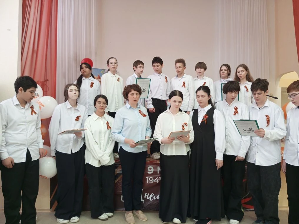 🎖Вперед и с песней! Конечно же, с песней о Победе.  8 мая в МБОУ СОШ 15 прошел концерт Победы! Чем з