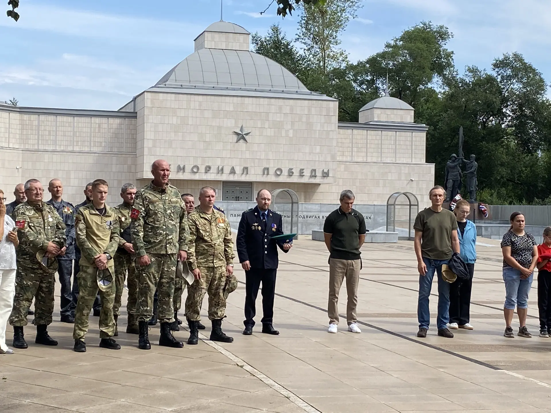 🕯️ ТАКОЕ ДЕТСТВО НА ДОНБАССЕ…

А кто-то расскажет нам страшные сказки потом,
Как спят на Донбассе о