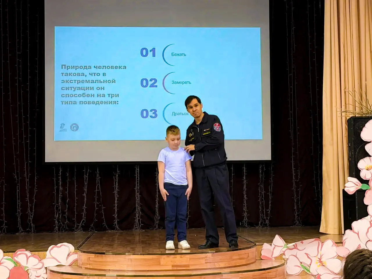 УРОКИ БЕЗОПАСНОСТИ ИЗ ПЕРВЫХ УСТ🔥  К ученикам начальной школы в учебном здании № 7 пришёл особый гос