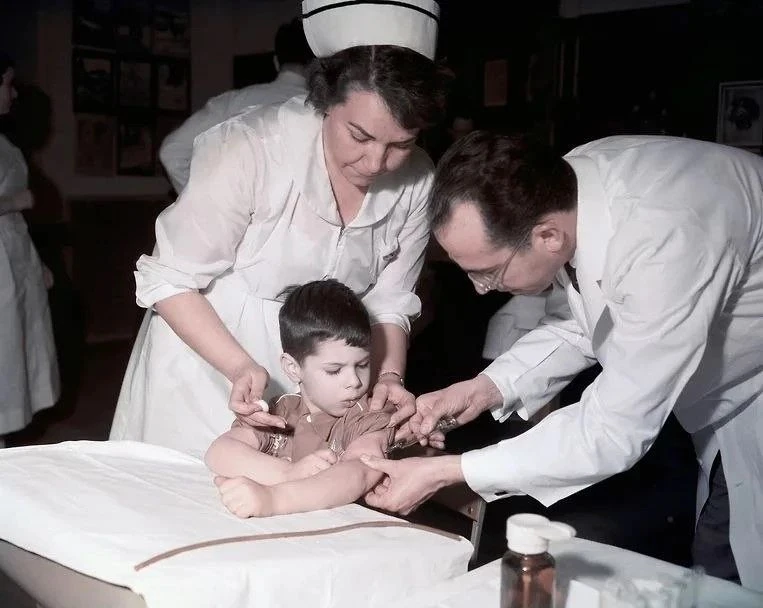 ✅ 6 октября 1956 года американский вирусолог Альберт Сэбин объявил о создании живой осл...