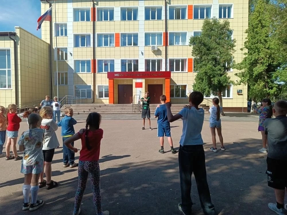 🥁Вчера в нашем лагере "Светлячок" прошла последняя утренняя зарядка, на свежем воздухе, с любимыми 