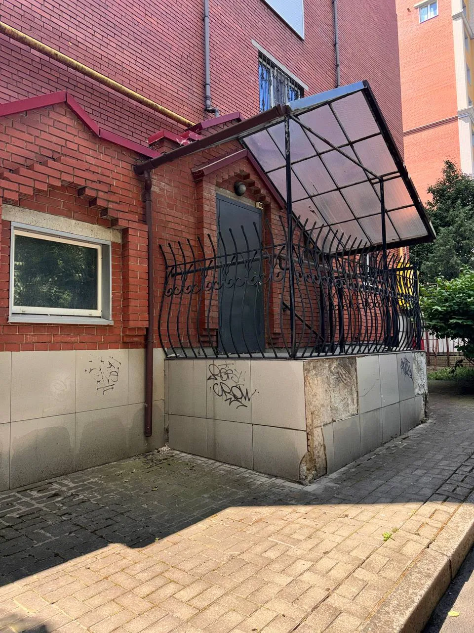 Продается офисное помещение 

🌇Донецк, Площадь Ленина, ул. Постышева📍

🔹Площадь 180 кв. м. в
👍От