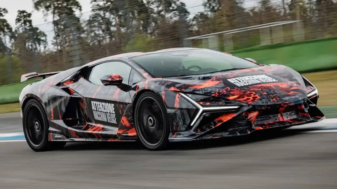 Lamborghini Revuelto SV ещё не представили, а она уже установила рекорд на Хоккенхаймри...