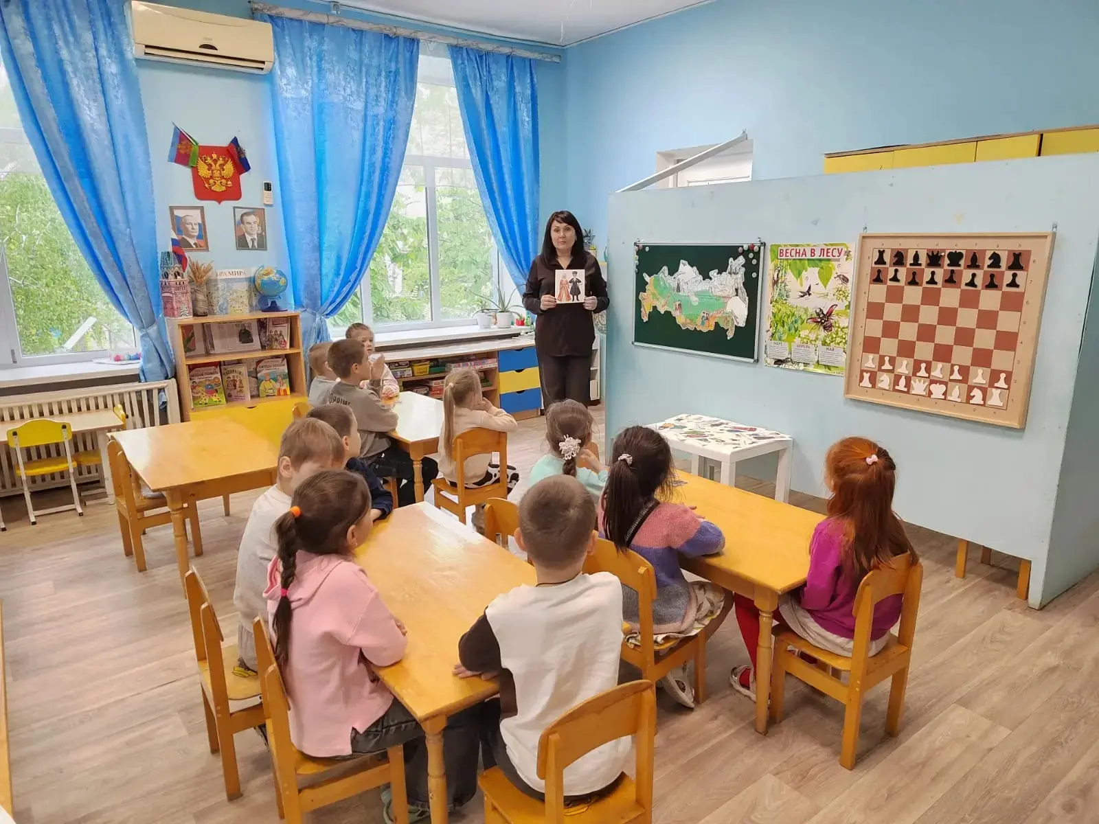В рамках мероприятий, приуроченных к Году единства народов России, в группе "Сказка" пр...