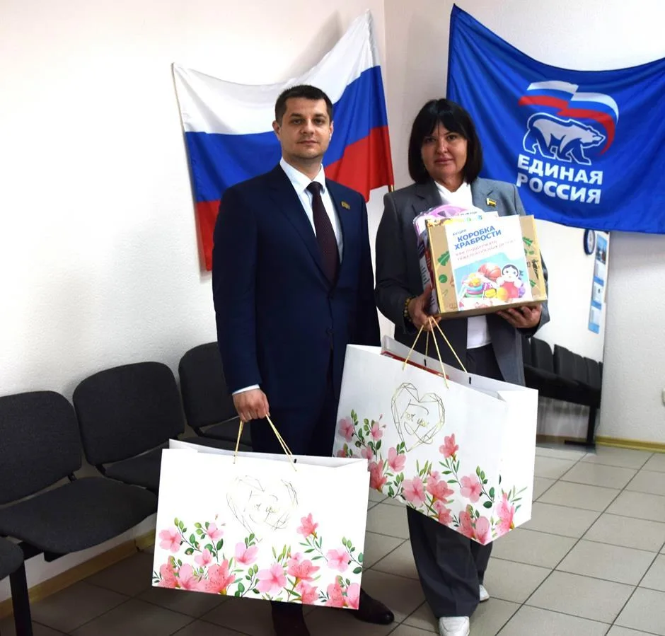«Коробку храбрости» для пациентов Детской городской больницы наполняют депутаты-единороссы