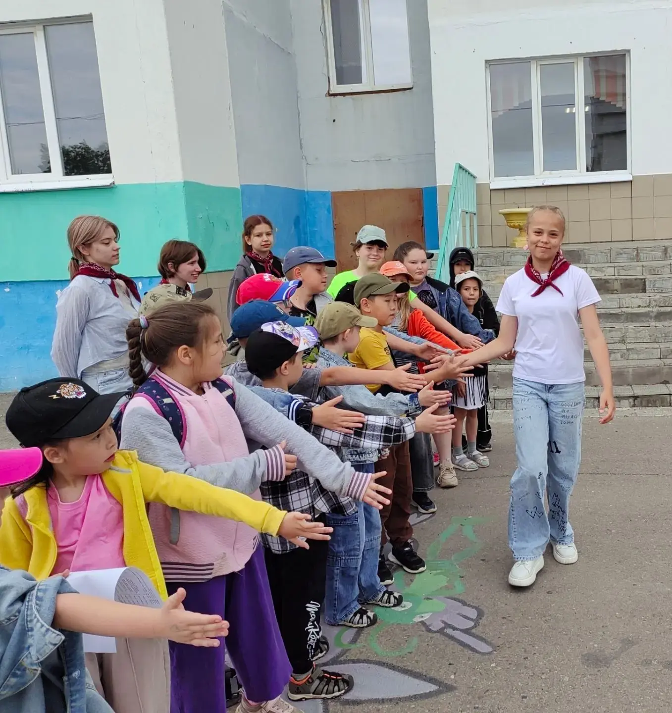 ☀25 июня в школе №30 завершил работу летний лагерь «Солнышко». Смена под названием «Путешествие Орля