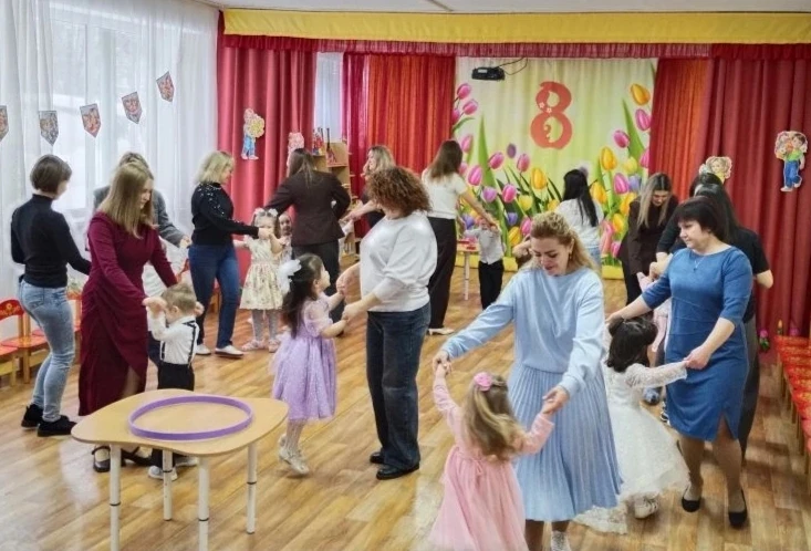 На улице ещё лежит снег, а по календарю уже весна! И это прекрасное время года открывает женский пра