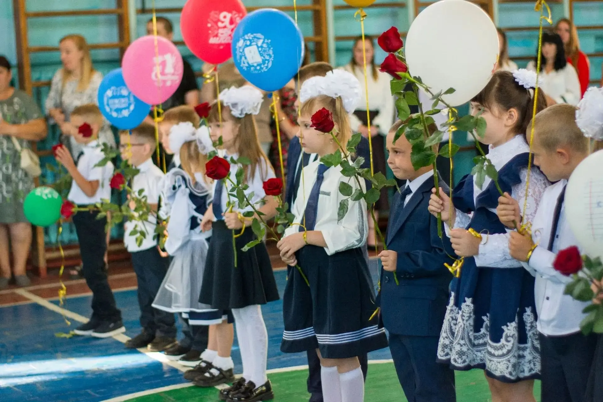 В рамках празднования 1 сентября - Дня знани, в Торезской школе № 18 прошла торжественн...