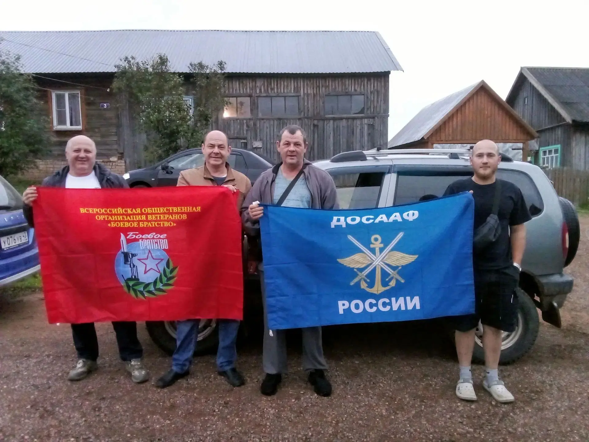 Очередной гуманитарный конвой Боевого Братства стартовал из п. Уни в зону СВО.